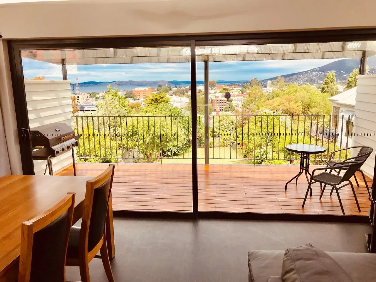 Semesterbostad Omaroo House - Panoramic Water Views Villa Hobart Australien