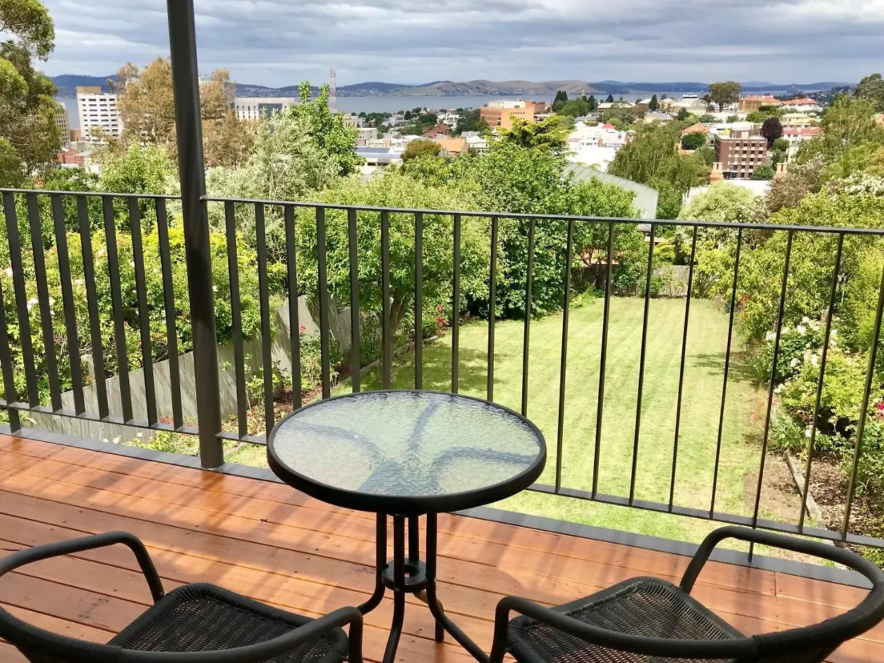 Omaroo House - Panoramic Water Views Villa Hobart Semesterbostad
